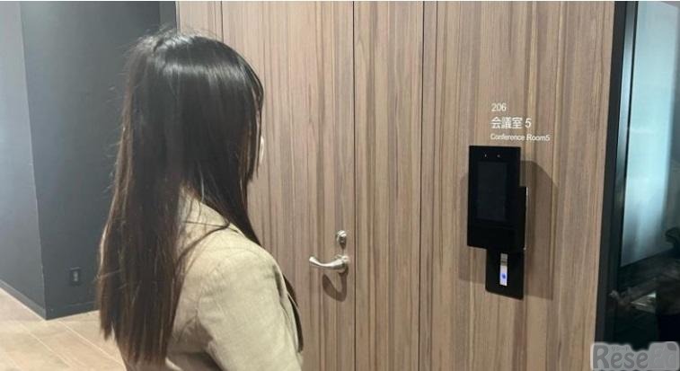 大阪大学共創イノベーション棟で稼働予定の顔認証入場管理システムのようす