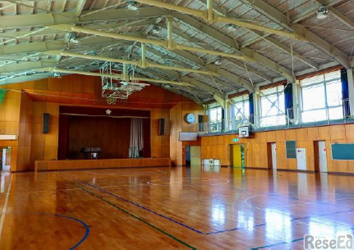 旧科野小学校体育館