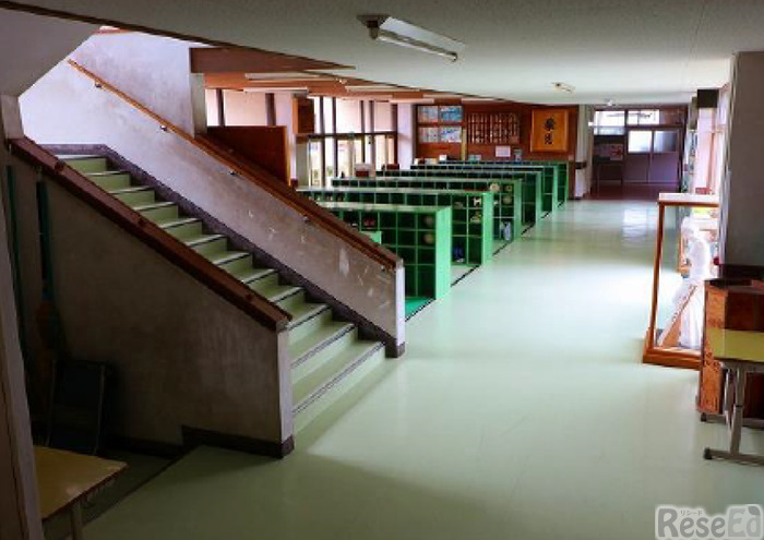 旧豊井小学校昇降口