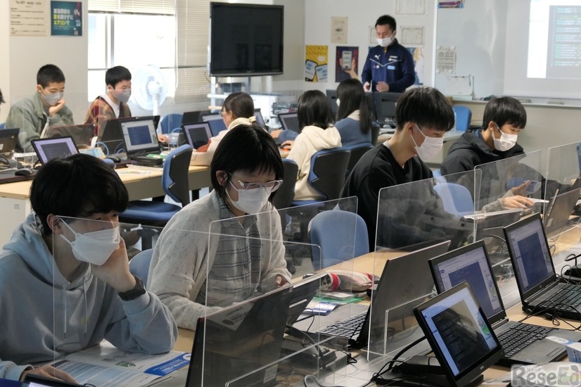 市立札幌開成中等教育学校での特別授業のようす