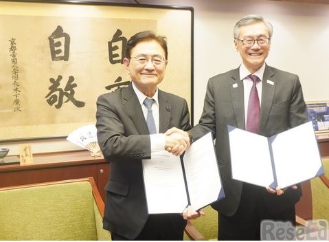 湊総長（左）とTan学長（右）