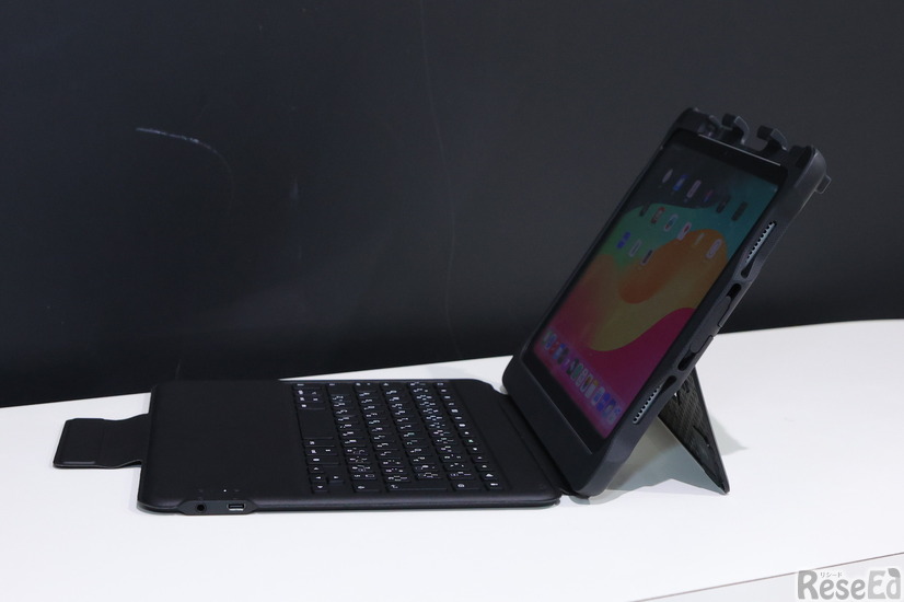 USB Type-Cは充電やデータ伝送、ヘッドセットなどに対応。AUXポートは4極対応で、3.5mmのヘッドホン等に対応