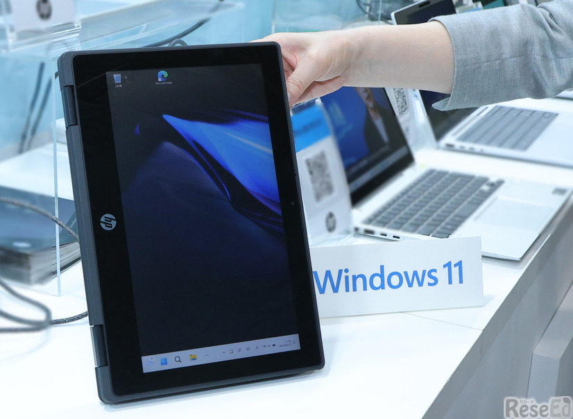 コンバーチブル構造でさまざまな用途に対応（タブレットモードで使用時）