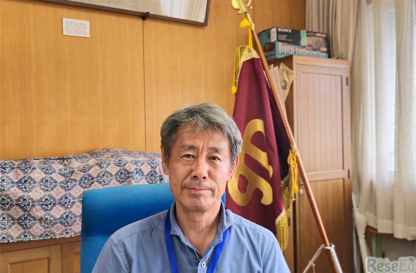 茨木高校の高江洲良昌校長