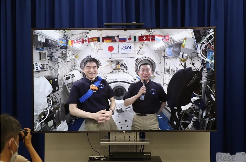 軌道上記者会見のようす（Image by JAXA）