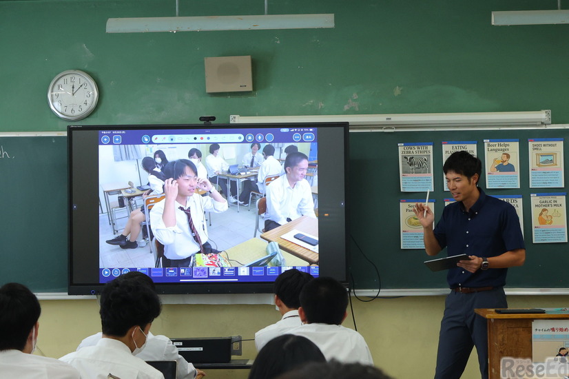 前回の授業を動画を交えて振り返る（英語の授業のようす）