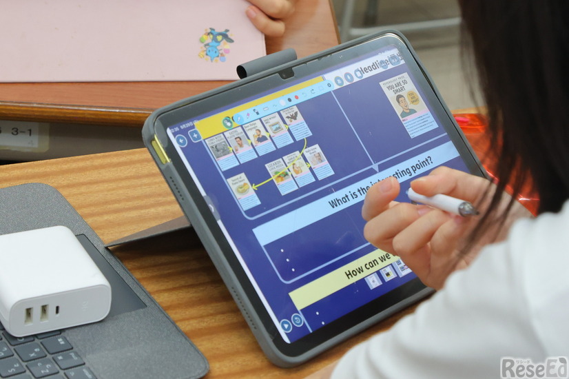 シンキングツールで自分の考えを可視化していく（英語の授業のようす）