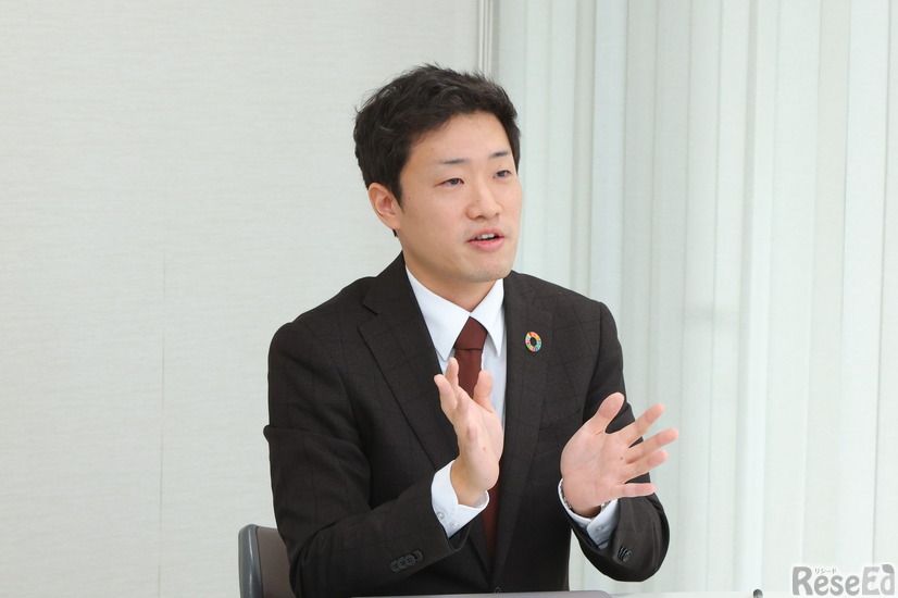 法人管理本部人材開発室所属の滝井徹也氏