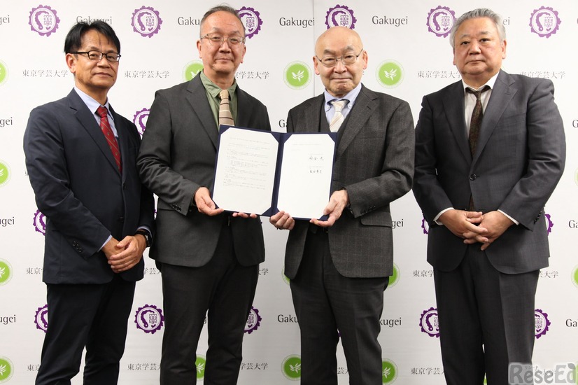 左から田中副学長、松田学長、國分学長、中島副学長