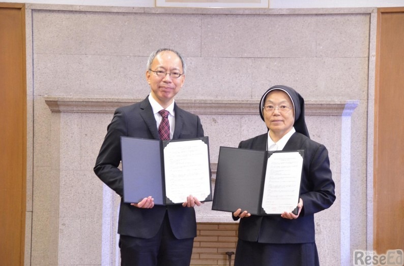 協定締結式のようす