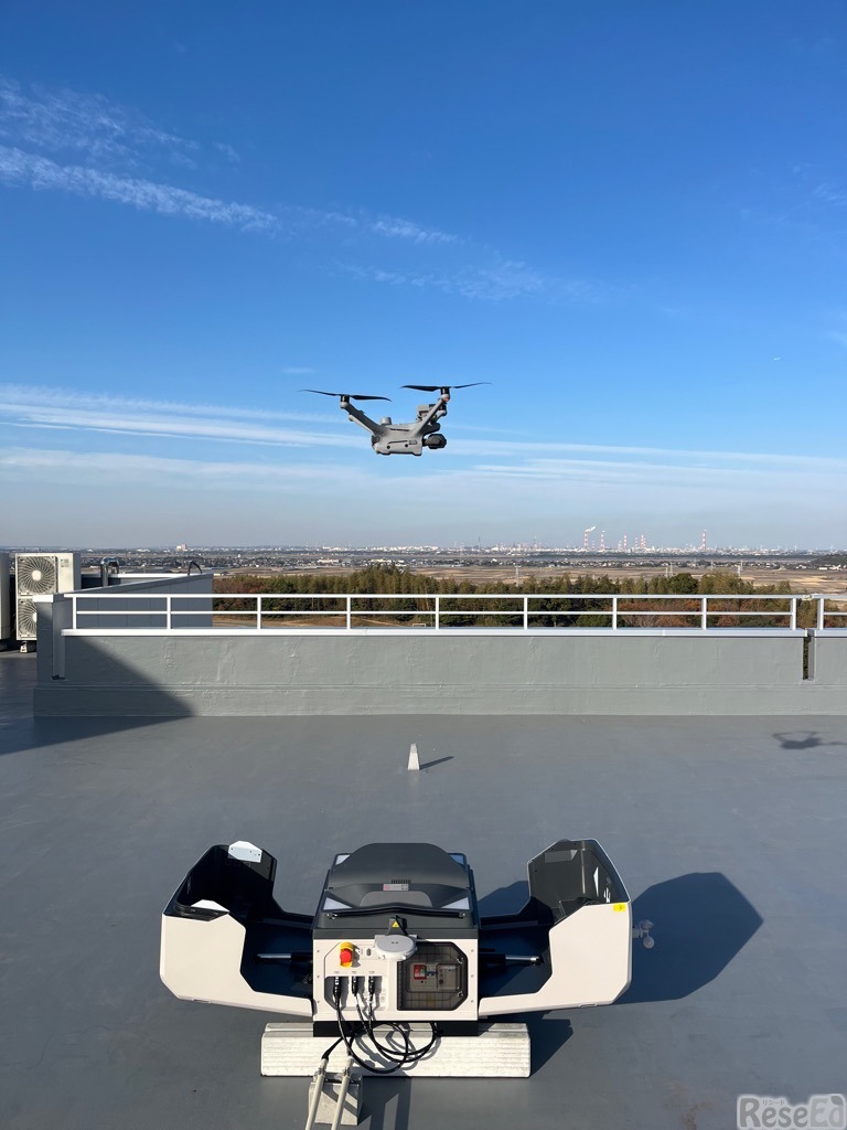 東庄中学校に設置されたドローンとドローンドック