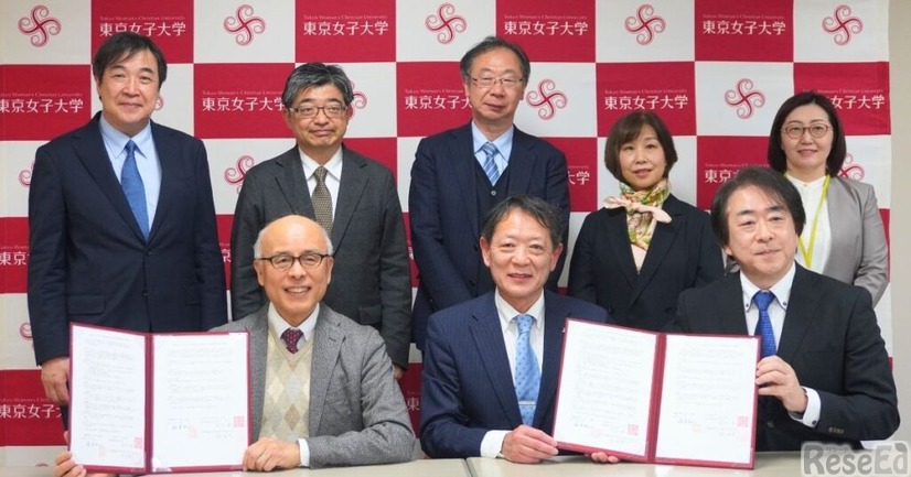 出席者による記念撮影