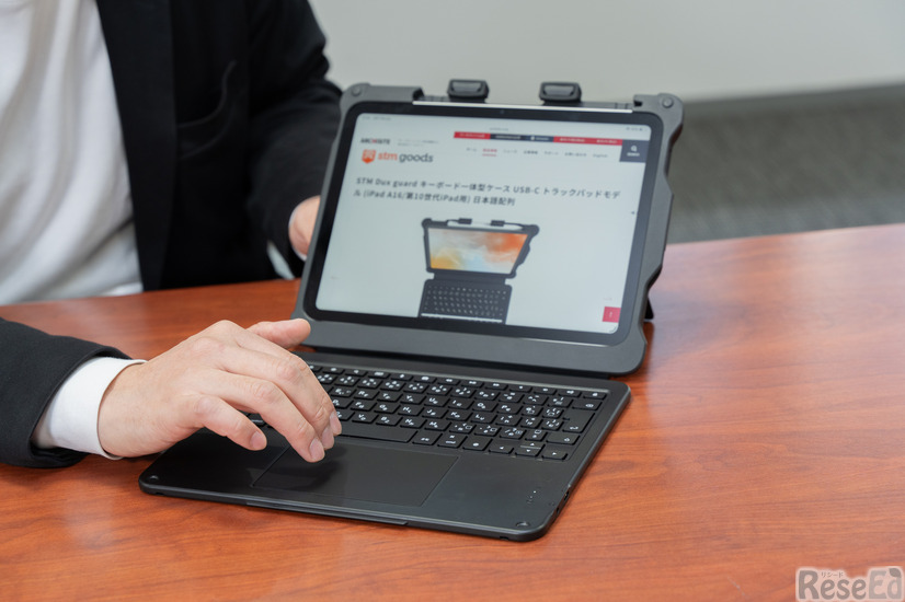 STM Dux guard キーボード一体型ケース USB-C トラックパッドモデル（iPad A16／第10世代iPad用）日本語配列