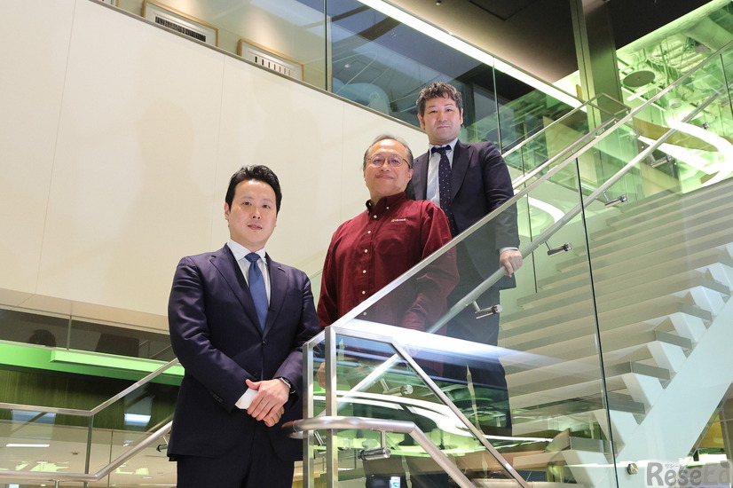 左から日本マイクロソフト 業務執行役員でパブリックセクター事業本部 教育・社会基盤統括本部長の宮崎翔太氏、同パブリックセクター事業本部 教育・社会基盤統括本部 カスタマーサクセスマネージャーの中田寿穂氏、Microsoft Corporation Worldwide Public Sector Industry Advisor DX／AX戦略室長の阪口福太郎氏