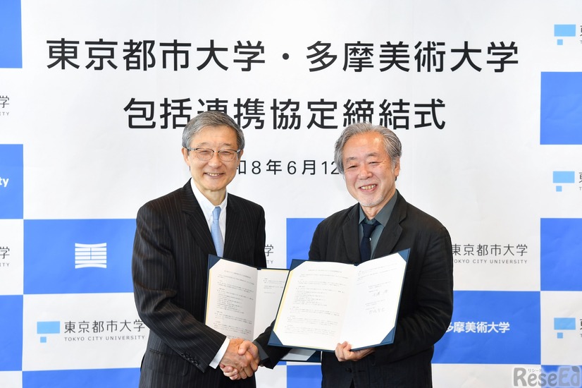包括連携協定締結式のようす