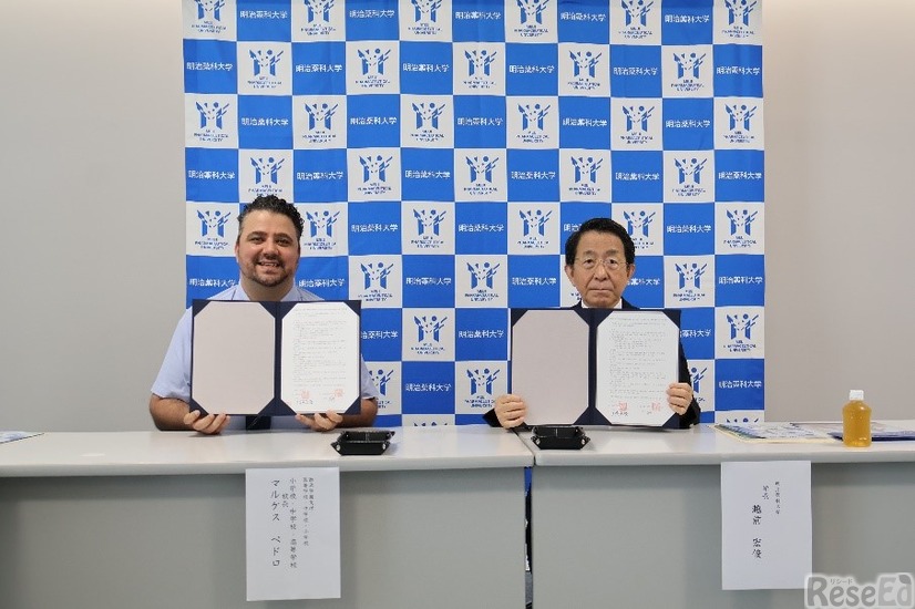 協定書には両学校法人の代表として、明治薬科大学からは越前宏俊学長、西武学園文理高等学校・中学校・小学校からはマルケス ペドロ校長が署名