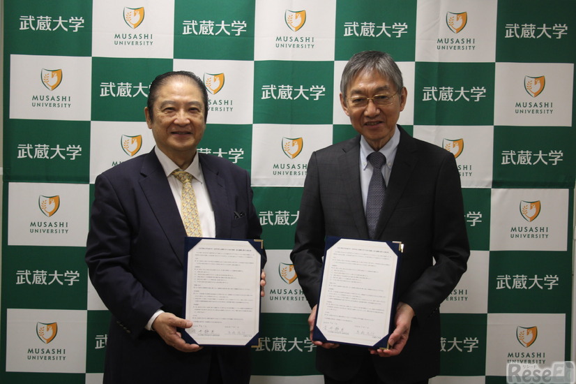 （左から）文化学園大学杉並中学・高等学校青井校長、武蔵大学髙橋学長