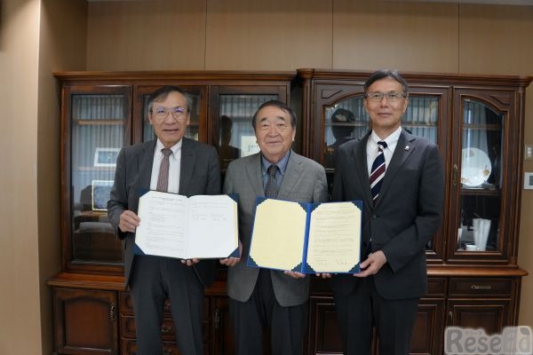左：北陸先端科学技術大学院大学学長 寺野稔氏中：共立女子学園理事長 清水潔氏右：共立女子大学学長　佐藤 雄一氏