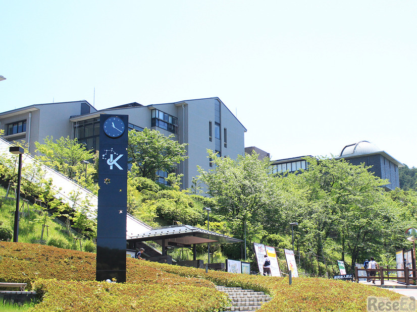 学生を巻き込む、双方向・参加型の大人数講義DXへの挑戦