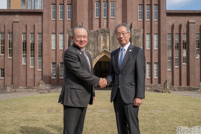 大成建設の田中会長（左）と東京大学藤井総長（右）