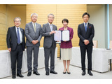 研究費を倍増へ、首相「基礎研究力は国力に直結」 画像