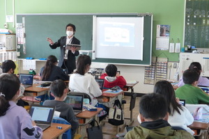 富士市、校務と授業「二刀流」PC環境を小中学校に導入 画像