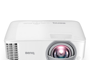 BenQ、教育機関向け高輝度・短焦点プロジェクター発売