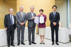 研究費を倍増へ、首相「基礎研究力は国力に直結」