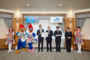 JR西・USJ・JAL連携、児童養護施設の子供へ体験提供