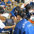 下仁田中学校の数学の授業のようす。子供たちが主体的に学ぶ姿は先生方の意識を変えたという