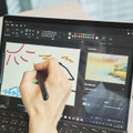 自分が描いた線画を元に、油絵風や水彩画風などイメージにあわせて創作できる