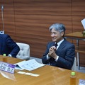 順天堂大学の代田浩之学長（右）、京極伸介保健医療学部長（左）