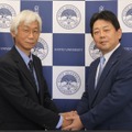 京都大学の引原隆士理事・副学長（左）とNTT西日本の桂一詞副社長（右）