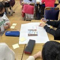 情報を広めた場合の影響について話し合う児童生徒（戸田市立戸田第一小学校）