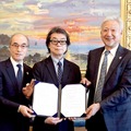 協定締結式での（写真左より）東京工科大学の香川学長、新渡戸文化高校の小倉校長、片柳学園の千葉理事長