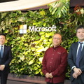 左から日本マイクロソフト 業務執行役員でパブリックセクター事業本部 教育・社会基盤統括本部長の宮崎翔太氏、同パブリックセクター事業本部 教育・社会基盤統括本部 カスタマーサクセスマネージャーの中田寿穂氏、Microsoft Corporation Worldwide Public Sector Industry Advisor DX／AX戦略室長の阪口福太郎氏