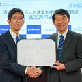 8月17日に行われた調印式、右から東京科学大学の大竹尚登理事長、清水建設の掛川秀史技術研究所長