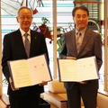 写真左から、京都先端科学大学の前田正史学長、京都外国語大学の北寿郎学長