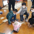 横浜市立本牧南小学校での「LOVOT」を使ったプログラミング授業のようす