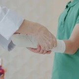 【クレーム対応Q＆A】学校でケガ、慰謝料を払ってほしい 画像