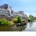 オランダ、ライデン大学人文学部が入るキャンパスの1つ（ライン川支流を臨むリプシウス棟）
