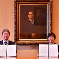 十文字中学・高等学校の横尾康治校長（左）、日本女子大学の篠原聡子学長（右）