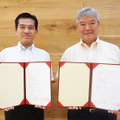 東京都立科学技術高等学校の佐藤正吾校長（左）、工学院大学の今村保忠学長（右）