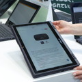 ディスプレイを回転しタブレットモードに切り替え