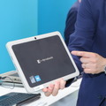 枠の部分がTPU（熱可塑性ポリウレタン）。滑りにくく衝撃や摩耗にも強い