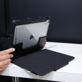 キーボードを下にして折りたたんでいくと、スクリーンキーボードに切り替わる