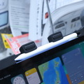 さまざまなサイズのペンが収納できるゴムリングが付属している