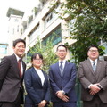 郁文館夢学園法人管理本部人材開発室室長の藤井崇史氏(右から2番目)、同室主任の榊原賞氏(右端)、同室所属の滝井徹也氏(左端)、理科講師で同室に加わる井内かおり氏(左から2番目)