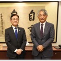 京都大学 湊長博 総長(左)とNTT西日本 北村亮太 代表取締役社長(右)