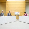 会談する高市首相や経団連関係者ら